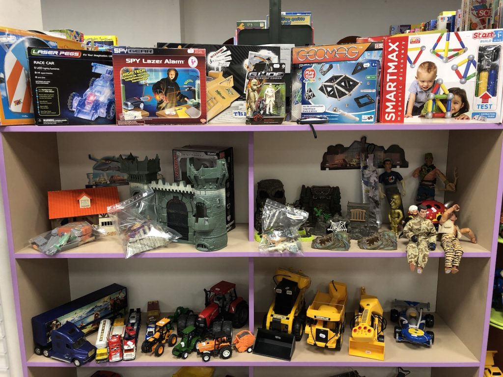 Photos de jouets de seconde main vendus par Carijou © Bastien Pietronave / Pokaa